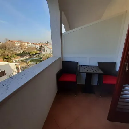 House Uli Near The Guest house 3*