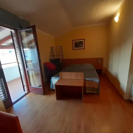 House Uli Near The 3*