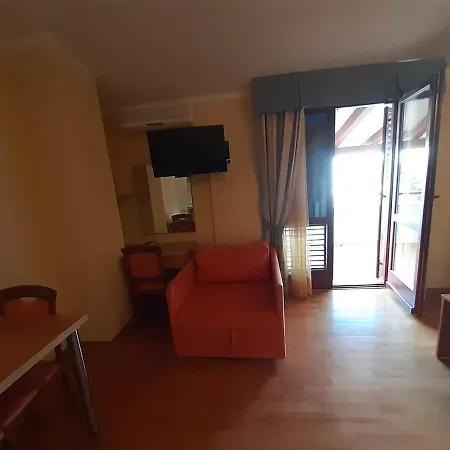 House Uli Near The Guest house 3*