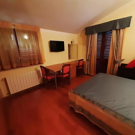 House Uli Near The 3*