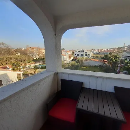 House Uli Near The Guest house 3*