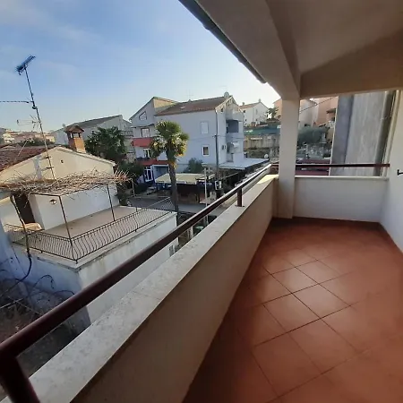House Uli Near The Guest house 3*