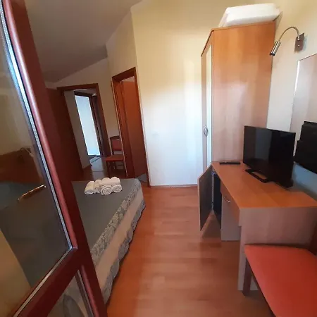 House Uli Near The